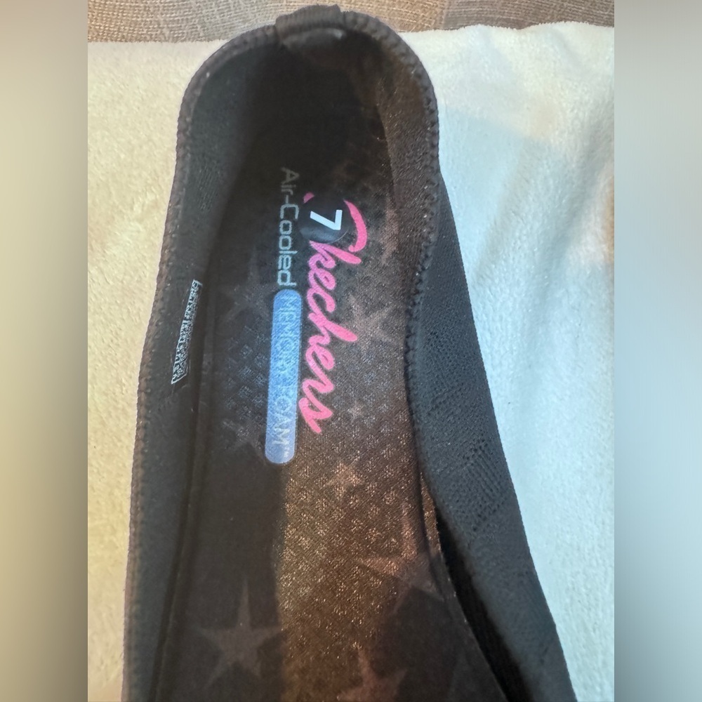 Sketchers memory foam ballet slippers. New no tags but never worn fit, size 7 - Picture 2 of 8